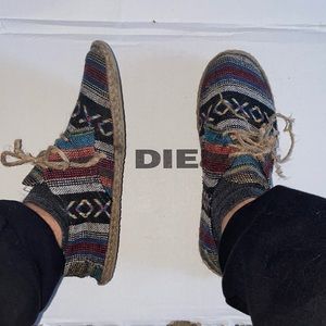 Ollies brand, ultra featherweight boho style ankle shoes 9.5 inch MENS. UNISEX